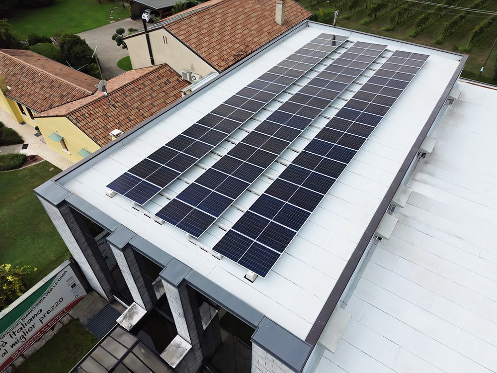 Sun Ballast industrial photovoltaic system with XL 5-degree configuration, installed on a flat roof in a company in Treviso, Italy, to maximize energy efficiency