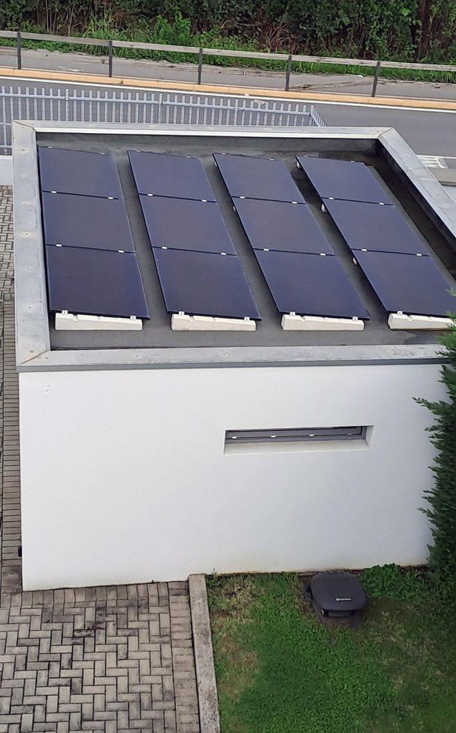 Sun Ballast photovoltaic installation with 5° Single Row Sail structure, mounted on a flat roof in Brescia, Italy, optimizing available space.